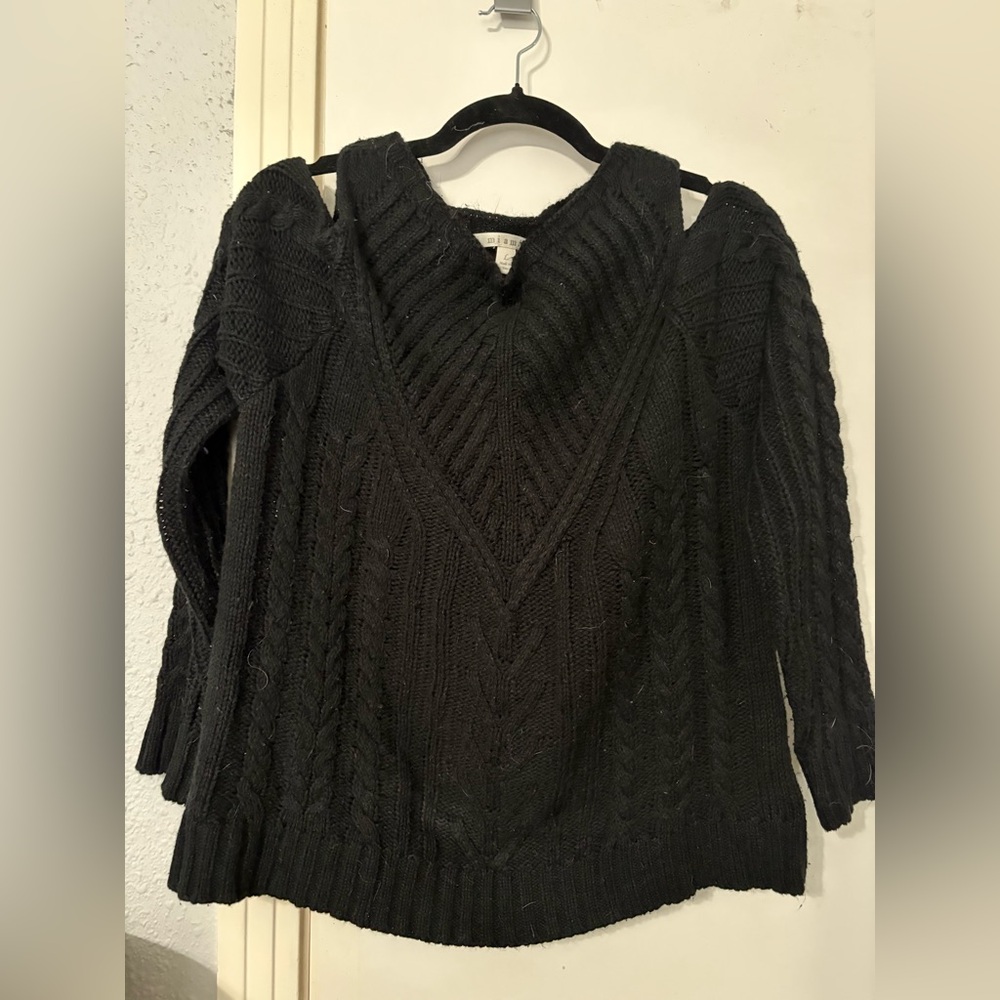 ❤️‍🔥3 for $20❤️‍🔥 Cold Shoulder Cable Knit Sweater